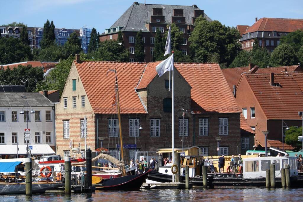 Gemuetliche Haushaelfte Mit Garten Und Terrasse Flensburg Bagian luar foto