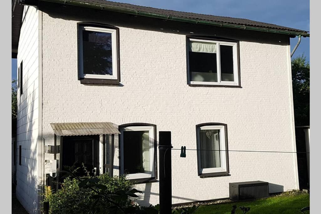 Gemuetliche Haushaelfte Mit Garten Und Terrasse Flensburg Bagian luar foto
