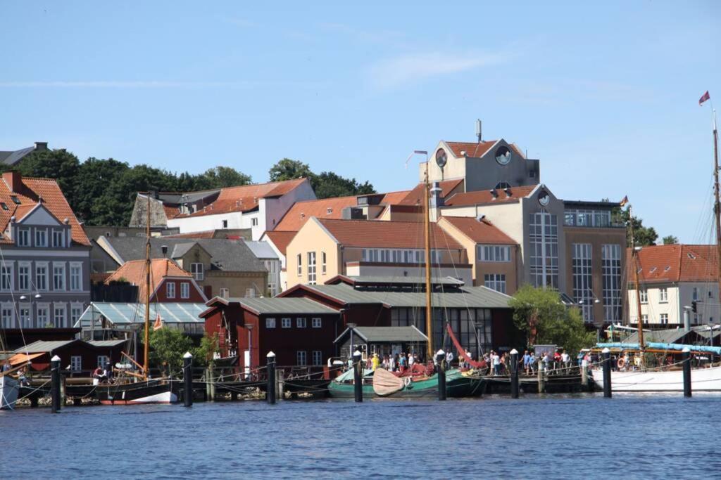 Gemuetliche Haushaelfte Mit Garten Und Terrasse Flensburg Bagian luar foto