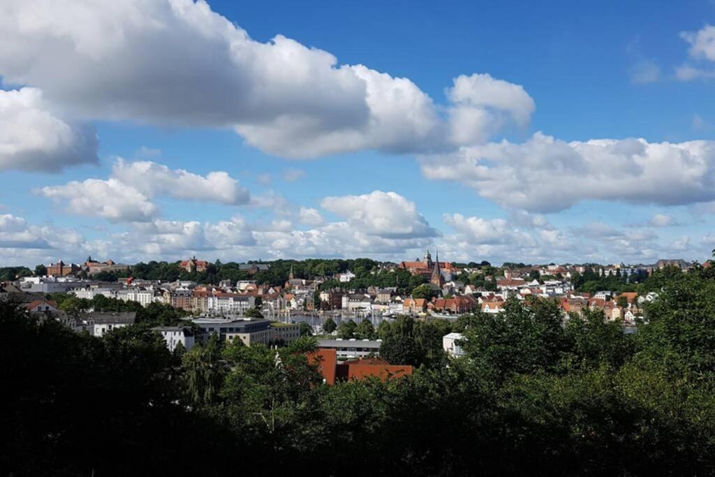 Gemuetliche Haushaelfte Mit Garten Und Terrasse Flensburg Bagian luar foto